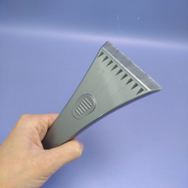 Скребок для удаления льда и снега 18х9 см. / Скребок для стекол автомобиля